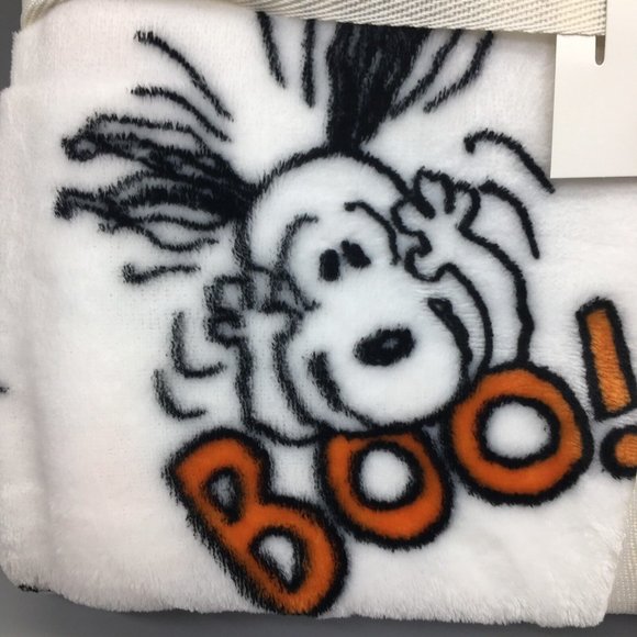 Peanuts Berkshire Halloween Throw Blanket VelvetSoft Great Pumpkin Patch Snoopy - Picture 7 of 11
